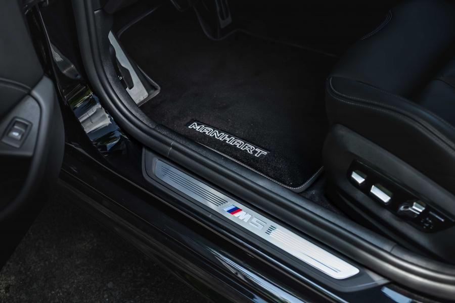 Детали интерьера BMW M5 MH5 700 by Manhart Racing (F90) 2018 года  (фото 15 из 21)